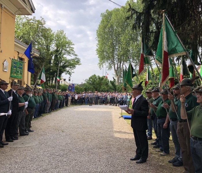 Gli alpini e i poveri anarchici