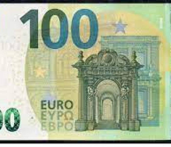 Costituzione e 100 euro agli studenti